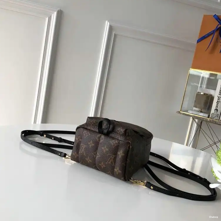 LV 19T1L0424 Bags 0511